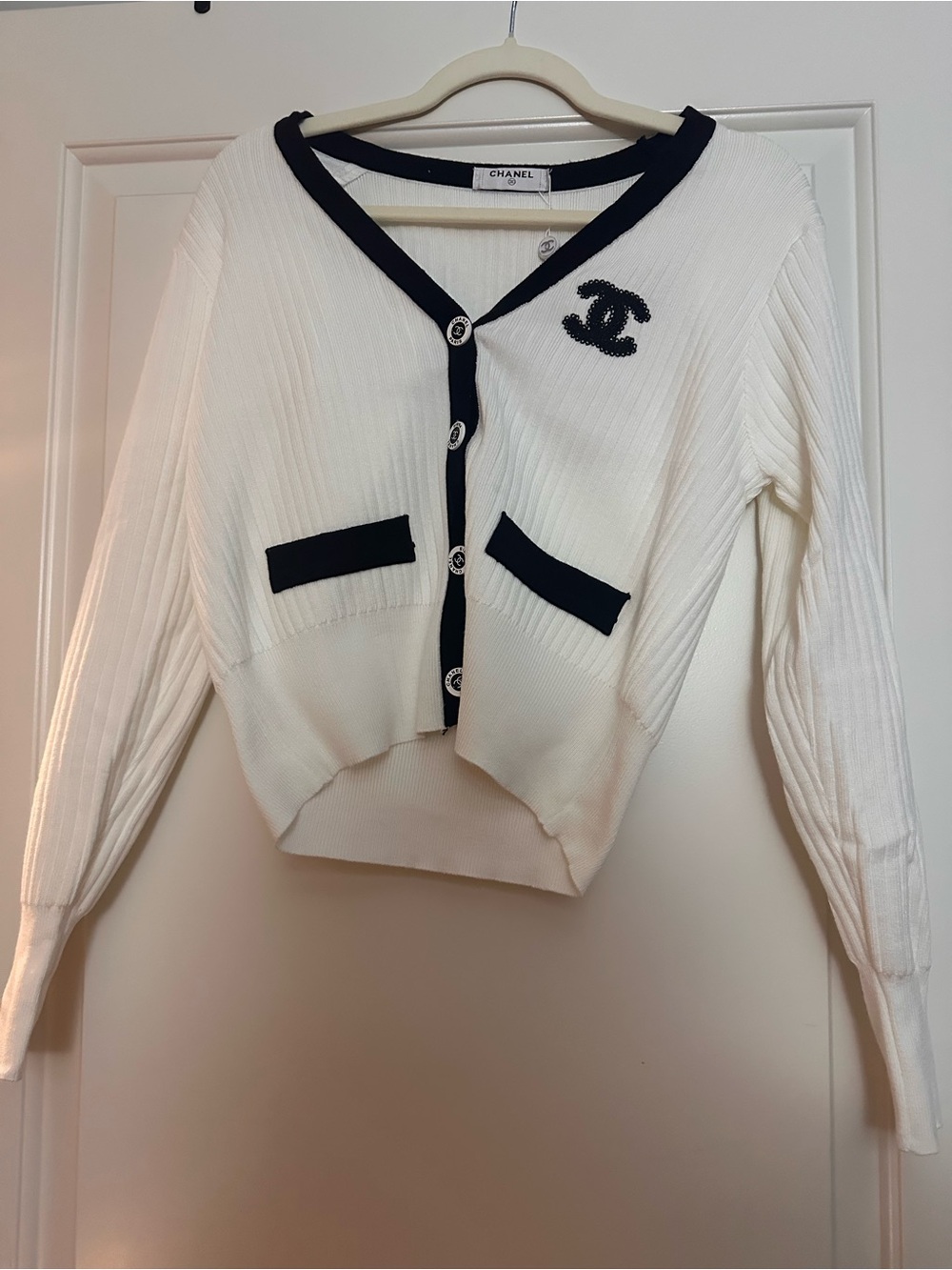 FASHION SIZE MWhite & Black Trim Ribbed Cardigan Sweater